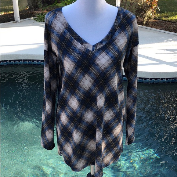 🆕 Gorgeous Blue Plaid V-Neck Top. M-L - Picture 7 of 7
